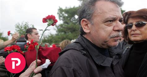 Την τελευταία ώρα, οι προσπάθειες έχουν επικεντρωθεί κυρίως στον βαρνάβα και στα στύρα, με τα εναέρια μέσα (και το ρωσικό θηρίο beriev ανάμεσά τους) να επιχειρούν μαζί και στις δυο περιοχές. Πέθανε ο Νίκος Μπελογιάννης γιος του Νίκου Μπελογιάννη ...
