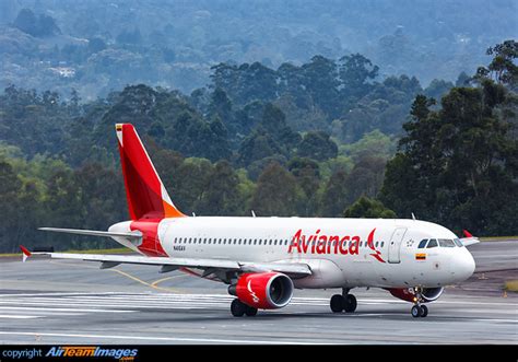 Airbus A320 214 N416av Aircraft Pictures And Photos