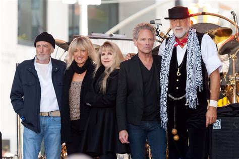 Lindsey Buckingham Sues Fleetwood Mac For Kicking Him Out
