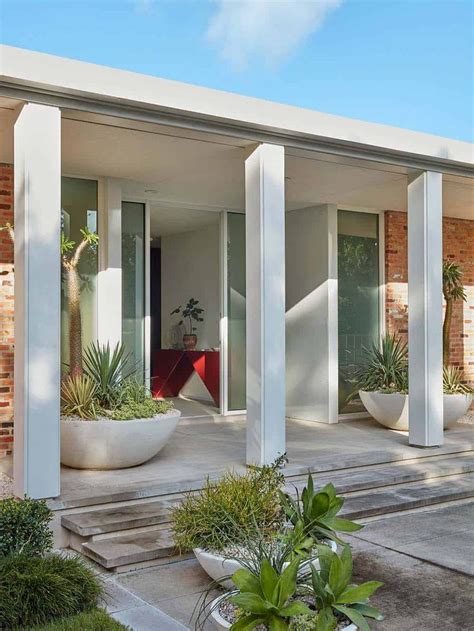 This Midcentury Modern Makeover Brings Warmth And Light To A Texas Home