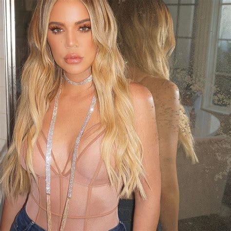 khloé kardashian flashes her cleavage photos images gallery 62041