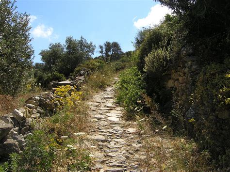 The Byzantine Walking Trail In Lefkes Paros Follow Your Way Through