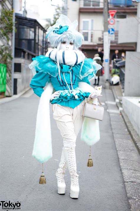 Shironuri Artist Minori In Blue And White W Faux Fur Tassels And Tiny Cat