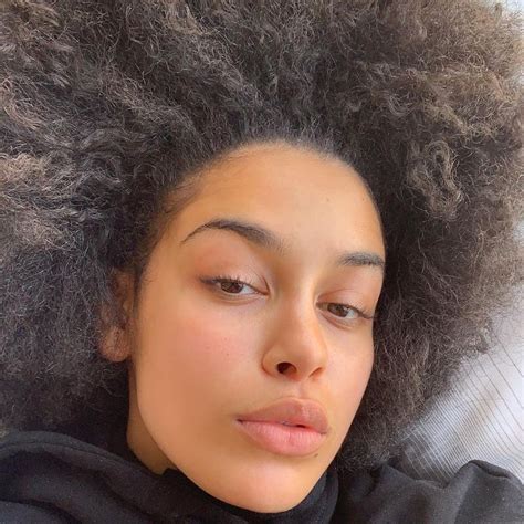 • jorja smith dolls up while yearning for the full attention of a special someone in the video for her new single addicted. it's the english singer's first new music of 2021. Pin on Jorja Smith