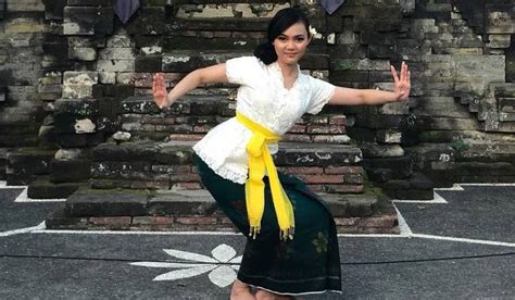 Model nora alexandra membuktikan omongannya bakal setia menunggu suaminya. Rina Nose Kembali Pamer Foto Kenakan Hijab, Netter Todong ...