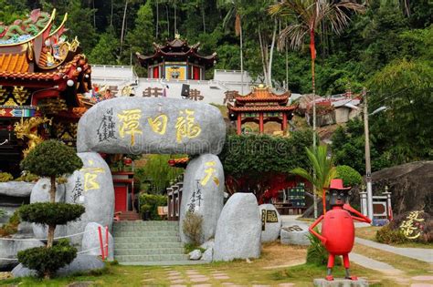 Also experiencefoo lin kong temple.promoting your link also lets your audience know that you are featured on a rapidly growing travel site.in addition, the more this page is used, the more we will promote to other inspirock users. Fu Lin Kong Tempel In Pangkor Rechts Eingang Stockbild ...