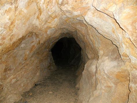 Two Guys Find A Secret Tunnel And One Soon Regrets It Wtf Gallery