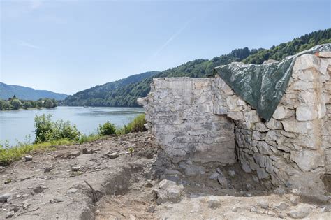 Sieht die wanne stumpf aus glänzt nicht mehr gibt es ein paar tipps mit denen man die wanne wieder glänzen lässt. Badewanne und wasserfester Putz - Enns