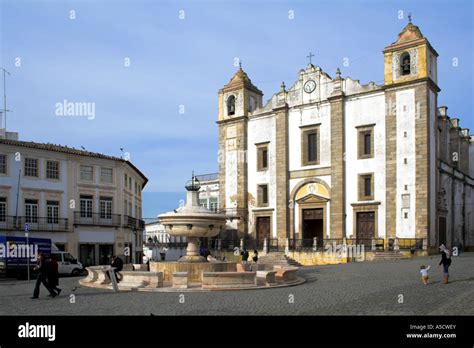 Giraldo Square Sto Antão Church and 15th century fountain in Évora