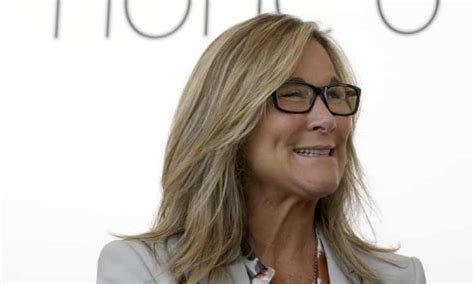 Apples Angela Ahrendts Earned 826m To Become Highest Paid Woman In