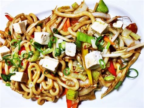 Lieferung bis 7 km abholung geöffnet. 1206. Udon mit Gemüse - Sushi Haus Köln