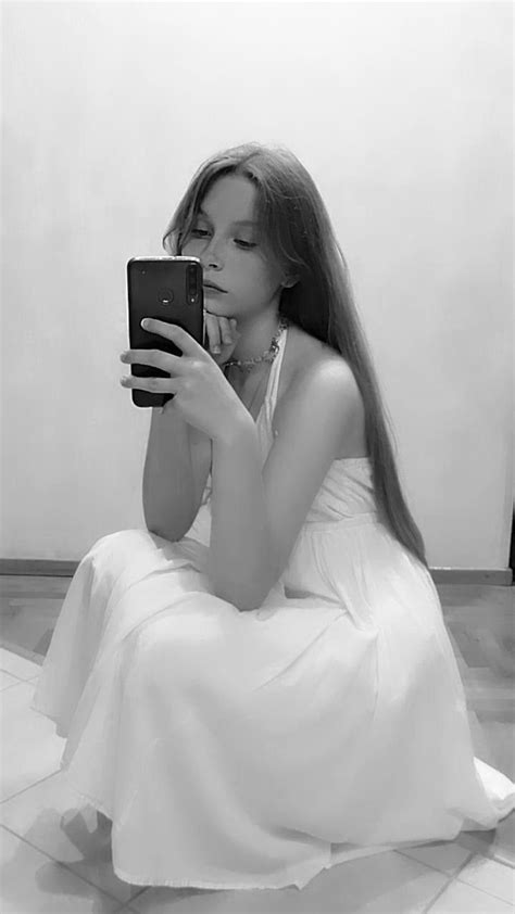 Pin By Фима On Чб фоточки In 2022 Mirror Selfie Selfie White Dress