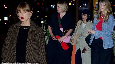 Taylor S Fans Go Wild As She Dines With Barbie Director Greta Gerwig Daily Mail Online