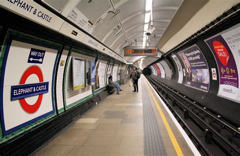 The station is on the bank branch of the northern line between kennington and borough. Elephant & Castle Underground station | N/B Northern Line pl… | Flickr