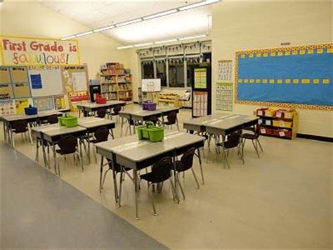 See more ideas about classroom desk, classroom, classroom arrangement. Students in groups of four facing each other. | Classroom ...