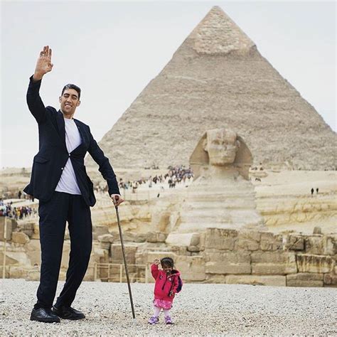 The World S Tallest Man Sultan Kosen Of Turkey And Shortest Woman Jyoti