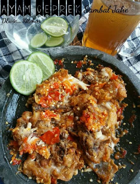Ayam geprek is an indonesian crispy battered fried chicken crushed and mixed with hot and spicy sambal. Resep Ayam Geprek Sambal Jahe by Dewie - RESEPXYZ