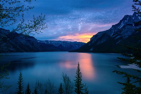 壁纸 Minnewanka Lake Banff National Park Canada Fonwall 上的免费图片