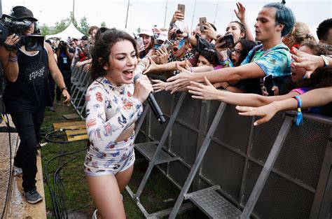 Charli Xcx And Halsey Cover The Spice Girls At Lollapalooza Watch