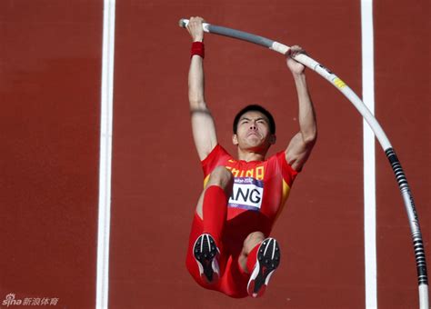 We did not find results for: 运动员在撑杆跳高时，经历了助跑—起跳—越杆—落下等过程，跳高用的 运动员撑杆跳高助跑起跳体育运动运动锻炼