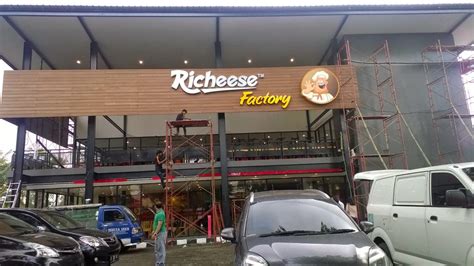 FAQs: Berapa Gaji Karyawan di Richeese Factory?