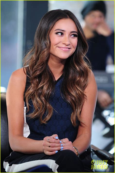 Shay Mitchell Is Very Careful While Live Tweeting Pretty Little Liars Photo 3074101 Shay
