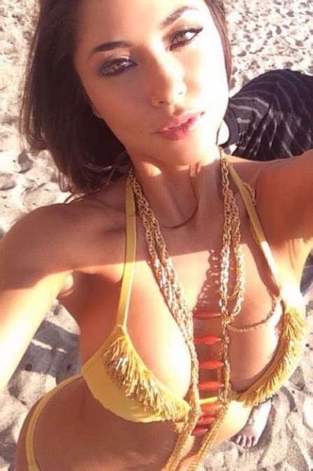 Ring Girl Arianny Celeste Faz ‘selfie De Biquíni Em Praia De Malibu Nos Estados Unidos G2 Show