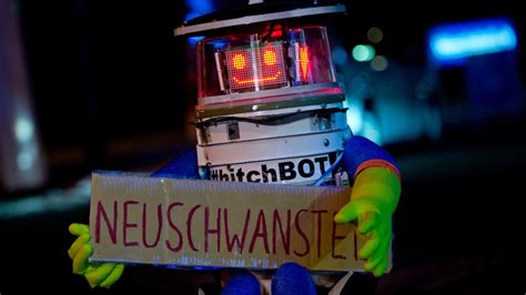 Hitchbot Hitchhiking Robot Gets Beheaded In Philly