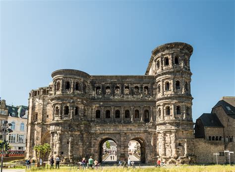 Mit den ersten römischen siedlungen wird bereits von der römischen antike gesprochen, aber auch die vertreibung das alte rom wurde der sage nach 753 v. Das Trierer Vermächtnis der Kaiserinmutter | Kultur Mosel