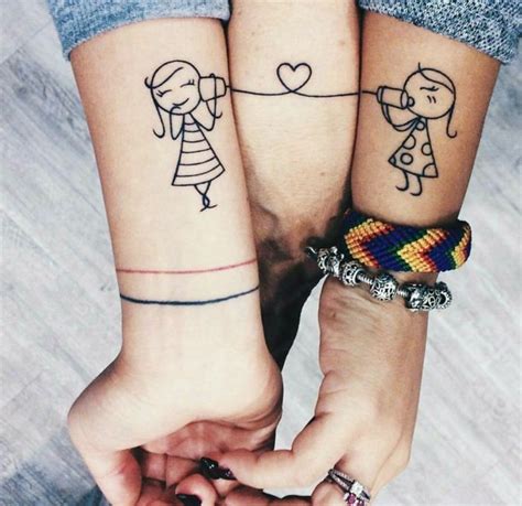 Tatuaje Divertido Estilo Dibujo Infantil Tatuajes Para Hermanas Tattoo Dividido En Tres Manos