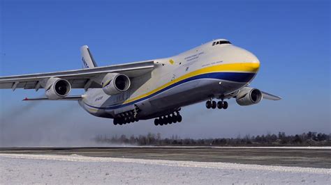 An 124 100s Take Off And Low Pass Youtube
