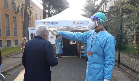 Ma la gara di aria fissa il tetto a 4,5 euro a dose. A Milano l'Esercito attiva il punto vaccinale ...