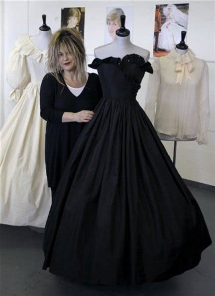 The funeral of diana, princess of wales started on saturday 6 september 1997 at 9:08 am in london, when the tenor bell of westminster abbey started tolling to signal the departure of the cortège from kensington palace. Princess Diana's daring black dress goes on the auction ...