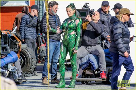 Elizabeth Banks Gets Into Action As Rita Repulsa On Power Rangers Set