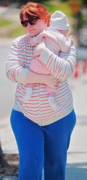 Stylebump Bryce Dallas Howard And Daughter Beatrice Take A Stroll
