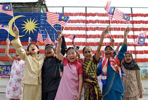 Perpaduan antara rakyat malaysia merupakan satu keistimewaan yang memainkan peranan penting demi mencapai status negara maju menjelang tahun 2020. Bersatu dalam lagu... ini 'playlist' yang setiap rakyat ...