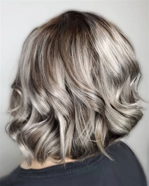 Transitioning To Gray Hair New Ways To Go Gray In Hadviser Natural Gray Hair Gray