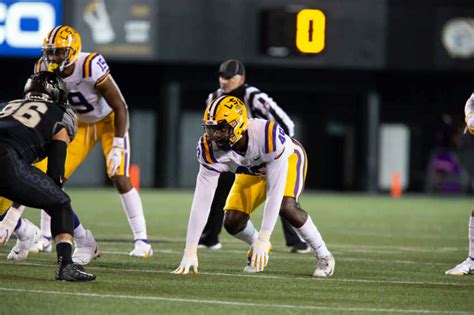 Recruiting Former Lsu Defensive End Travez Moore To Arizona State