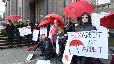 Berliner Prostituierte Demonstrieren Vor Dem Rathaus Schöneberg Bz Die Stimme Berlins