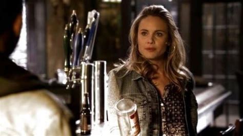 camille o connell s leah pipes free people s top in the originals s1e12 spotern
