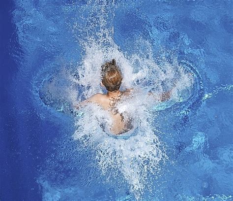 Was Macht Eigentlich Das Chlor Im Schwimmbad Neues Für Kinder Badische Zeitung
