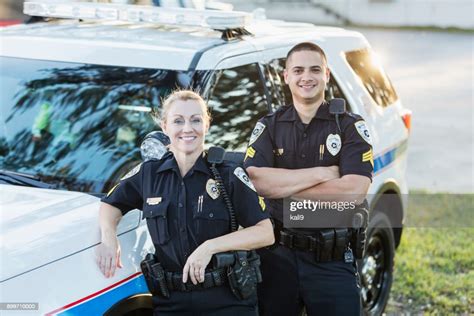 Policewoman And Partner Next To Squad Car Foto De Stock Getty Images