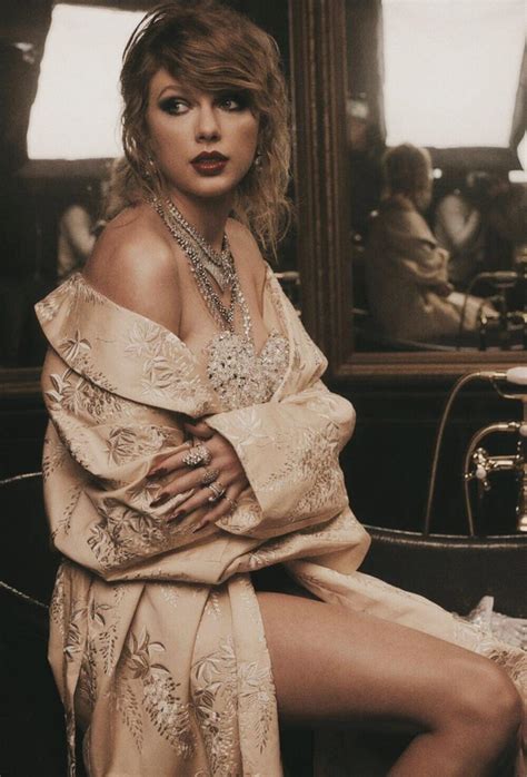 Elegant Taylor Swift Gorgeous In Sexy Outfit Teasing A Lot Of Skin Celeblr