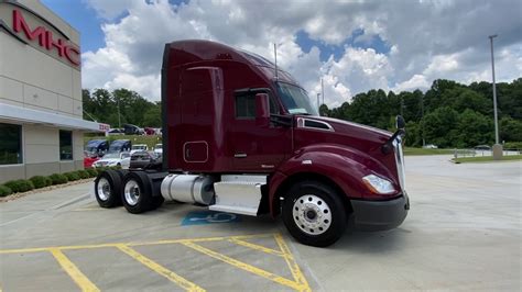 Pre Owned 2017 Kenworth T680 Mid Roof Youtube