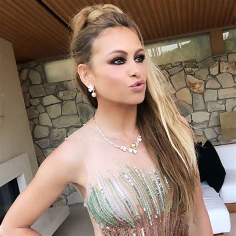 Her birthday, what she did before fame, her family life, fun trivia facts, popularity rankings, and more. Paulina Rubio 2000 - paulina