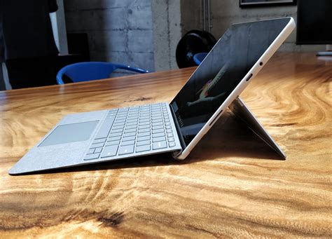Microsoft's $399, 10-inch Surface Go rethinks the Windows tablet for ...