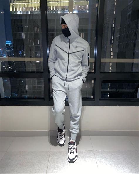 Pin By Joaquín González On Outfits In 2022 Drip Outfit Men Nike Tech Fleece Bape Hoodie
