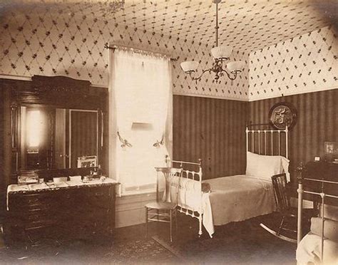 What kind of house was built in 1900? Bedroom interior 1900's | 1900s home, 1910s house interior ...