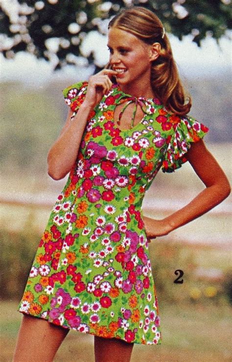 Vintage Fashion And Beauty Bright Floral Print Dress 1973 ♥
