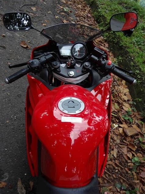 21:9 and 32:9 aspect ratios! Yamaha R15 V2 Photos - Sunset Red | BikeAdvice.in